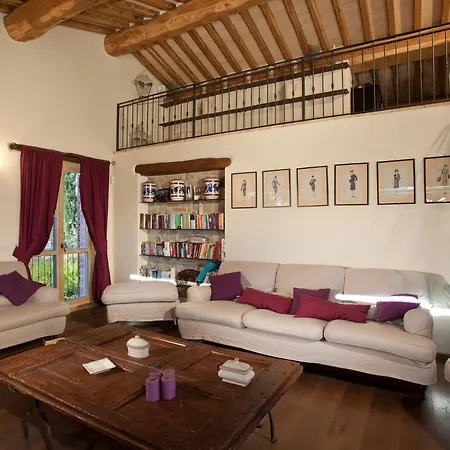 Casale Delle Lavande 10, Emma Todi