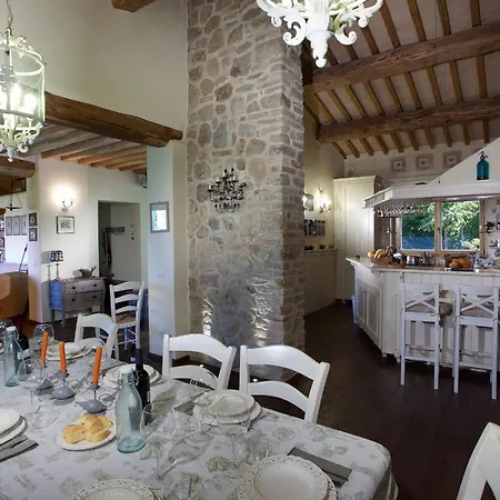 Villa Casale Delle Lavande 10, Emma Todi