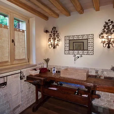 Casale Delle Lavande 10, Emma